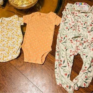 Baby girl (8) fits! Range 0-3, 3-6 6-9 price for all!! 8 outfits total
